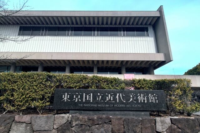 美術鑑賞に必要なもの、知識でもセンスでもなく「人混みの中で作品を見る体力」