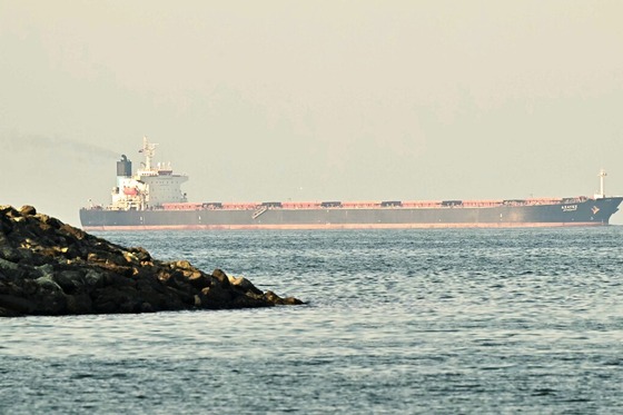 【最強】タイ貨物船、AIS（船舶自動識別装置）を切ってホルムズ海峡の強行突破に成功、世界初の快挙