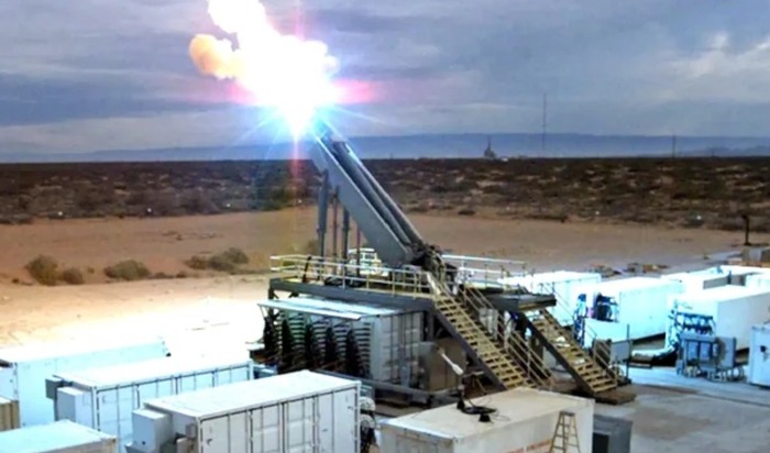 韓国人「日本の技術協力も噂？米国が再始動させた新概念の『電磁力発射システム』が凄すぎる…マッハ6で金属を飛ばす未来の大型船舶計画とは？」