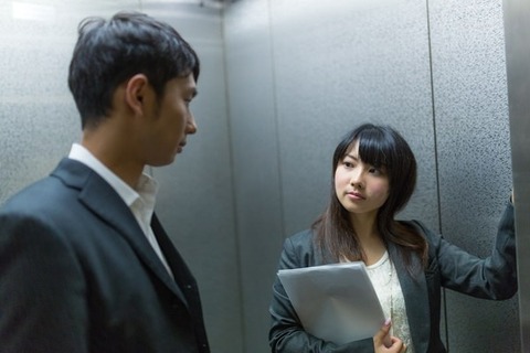 人事部「ぼく君の写真撮りいくねー。ウェブサイトに載せる用にね。」ぼく「わかりました」⇒最悪の末路