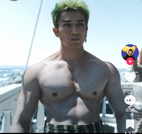 【画像】実写版ワンピースのゾロ、筋トレ好きの土方みたいになってしまうwww