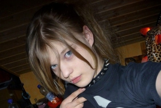 【画像】外国女さんのエッロイ乳房と白い肌