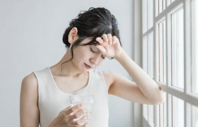 【悲報】ディオールの財布を使っていた女、とんでもない末路を迎える