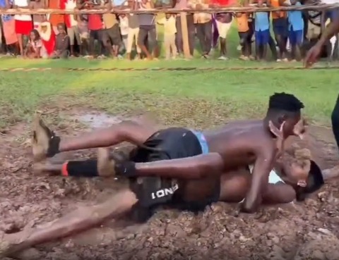 【悲報】男性格闘家が美人格闘家と対戦し試合中にレ〇プし始めてしまう…観客は大盛りあがり