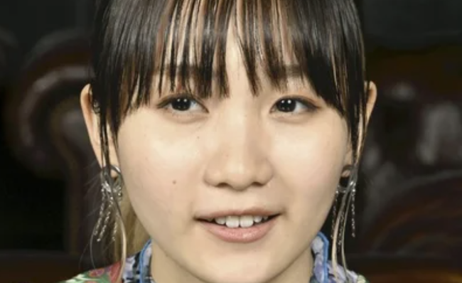 【画像】YOASOBIのikuraちゃん、おっぱい強調シコすぎwww