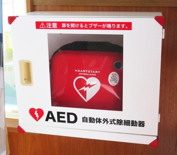 【画像】男さん、女性に訴えられるのが怖くてAEDを使用を躊躇う→女性に障がいが残る⇒！！