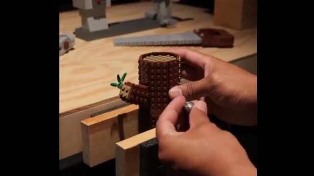 木工細工のチェス駒作りを、全てレゴで表現したストップモーション・アニメーション