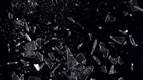 ウワキ・托卵されたので、元嫁と間男を地獄に落とした　→　私（話を盛ってるな）　→　15年後、なんとガラスを破壊しながら元嫁が……..