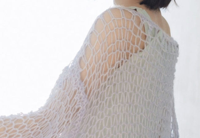 【朗報】色白巨乳さん、ビキニで乳を寄せた結果www