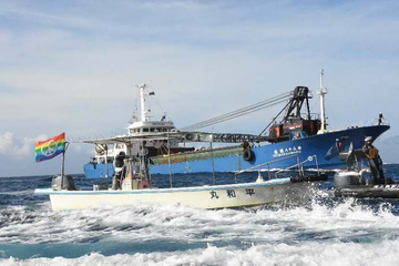 【人災】辺野古転覆、高校生らの乗っていた「平和丸」「不屈」の画像がこちら…ネット「本当に信じられないんですが、彼ら左の小舟に生徒12名、右に9名も乗せてたんだそうです」
