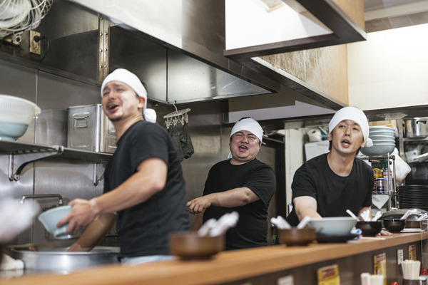 【愕然】ラーメン屋｢ニンニク入れますか？｣　俺｢お願いします｣　ラーメン屋｢は？それどっち？｣　俺｢は？｣⇒結果ｗ
