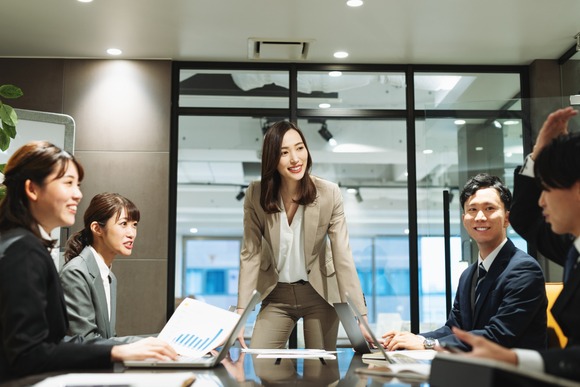 【悲報】政府「各企業へ、女性管理職を増やしなさい！」 →義務化へwww