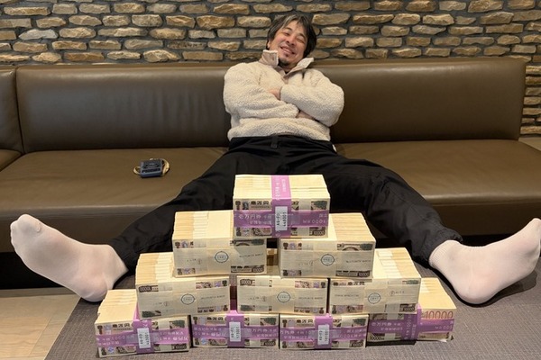 【画像】ひろゆき「身長173センチです」GACKT「身長180センチです」→