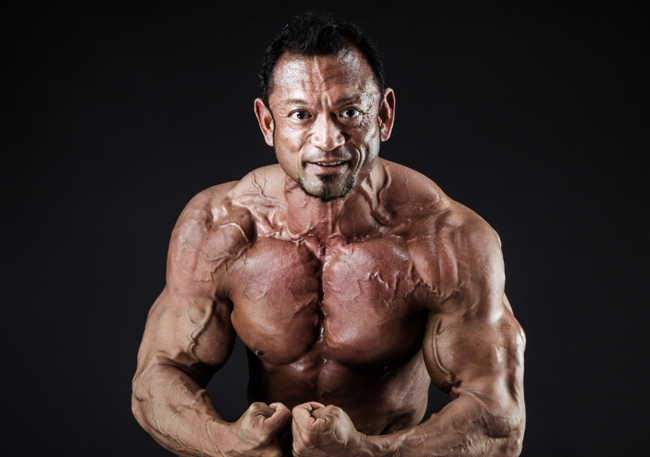 【画像】182cmのマッチョがアメリカに行った結果がこちらwww