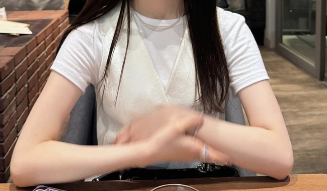 【画像】浜辺美波を抱いた俳優、美波の肉体の感想を述べる