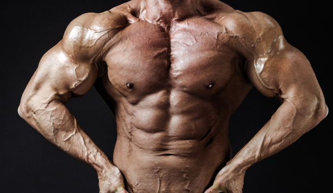 【画像】50歳のおじ、筋トレにハマって『1年』でこうなるwww