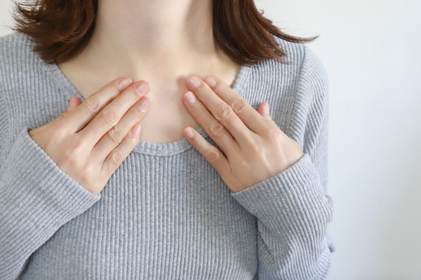 【画像】競馬番組で美人アナの胸チラが発生♡♡♡♡♡♡