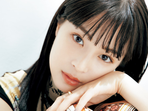 【画像】広瀬すずさん、無防備にアソコを見せつけまくる⇒････