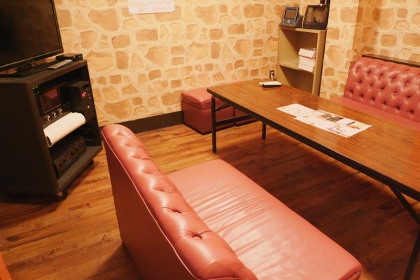 【唖然】舞子さん(40代)「高校生がカラオケ個室でヤッてる…けどあいつらやけに「慣れ」てるなｗ」⇒！