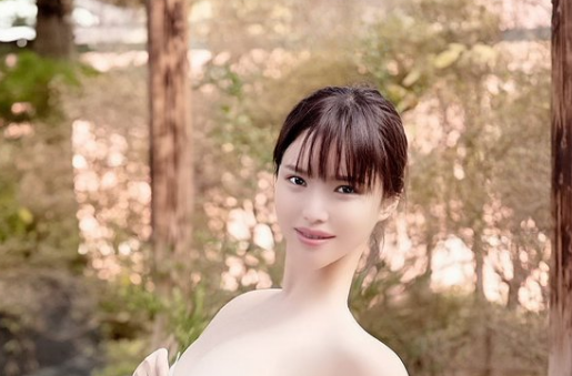 【画像】グラドルさん、修正を重ねてクリーチャーになる