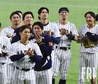 侍ジャパンの天覧試合で浮上した「村上宗隆の腕組み問題」とは？