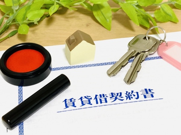 【画像】賃貸を強制退去させられた住人、とんでもない爪痕を残す⇒！