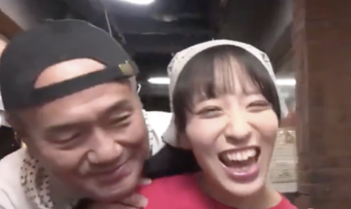 【動画】町中華の女性店員、顔がえっちすぎる件