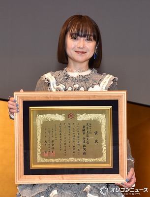 【画像】安達祐実、前髪ぱっつんヘアで44歳にしてロリ感を出してくるwww