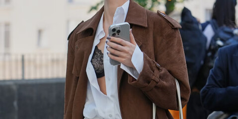 【画像】「ブラジャー丸見え」で外出する女性が急増中www