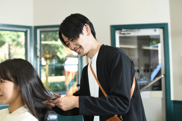 美容師「いまなにされてるんですか？」ワイ「え･････髪切ってもらってますけど･･････」⇒！