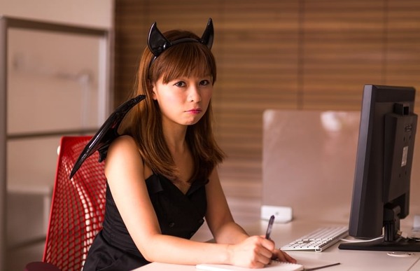 【画像】コスプレイヤー「私、加工なしだとこんなんだょ･･･････？」ﾊﾟｼｬ⇒