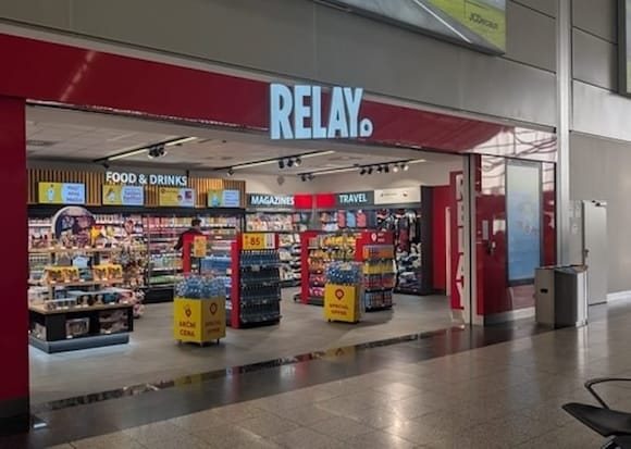 今、プラハの空港におるんやが