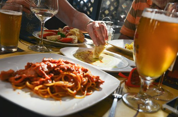 飲み会の幹事の女社員が、複数の店を予約して無断キャンセルしていた。女社員「皆の好みを聞いてフレキシブルな対応をしました」会社「大問題だ！」女社員「は？」→結果…