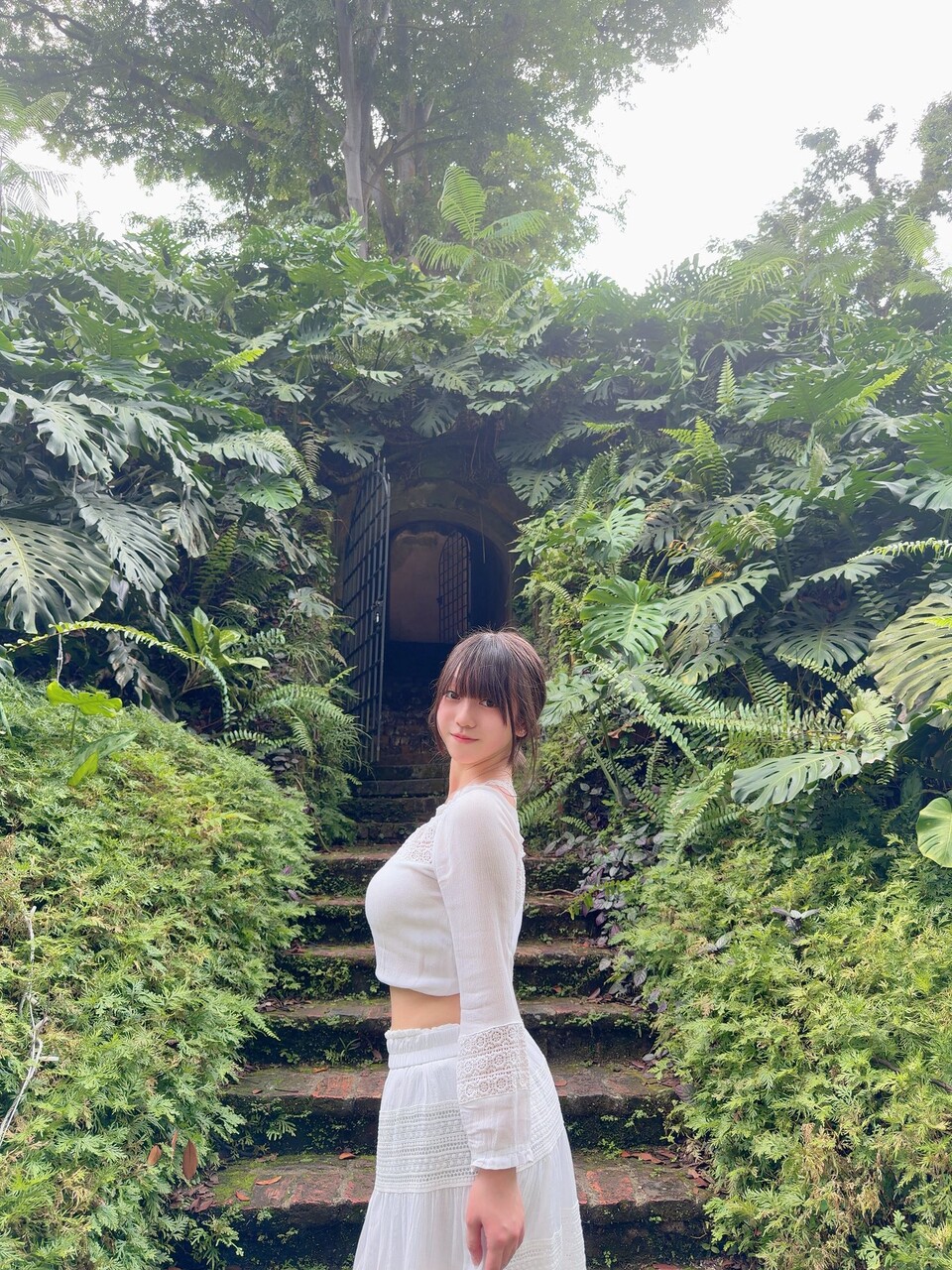 【画像】巨乳JC「うふふ、こっちよ」