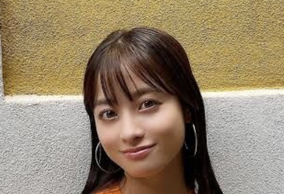 橋本環奈のノースリーブ、お乳のサイズが丸わかりになってしまう