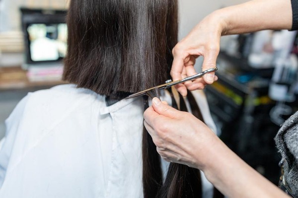 【朗報動画】美容師「…手は尽くしました」安心系女子「…ﾋｭｯ」⇒！