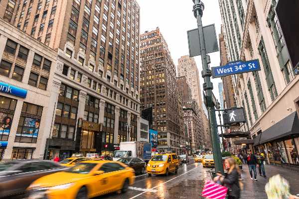 【超速報】アメリカ海軍原子力空母リンカーン、イランの弾道ミサイル4発直撃し、撃沈か