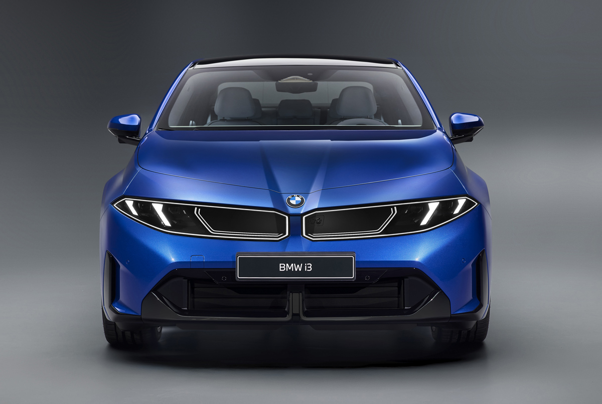 BMWがついに「新型i3」発表。社運を賭けて開発した次世代プラットフォーム「ノイエ・クラッセ」採用第2弾、あらゆる面で「量子跳躍」を遂げる