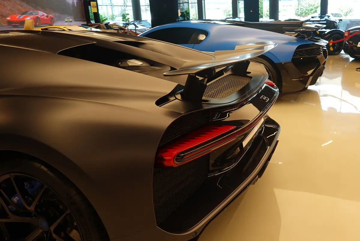 【衝撃】ドバイの高級車販売が30%激減。富裕層が「スーパーカーや超高級車の買い」を止めた理由とメーカーを襲う絶望的シナリオ