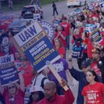 【動画】黒ニキビをピンセットで取る手術、グロすぎる