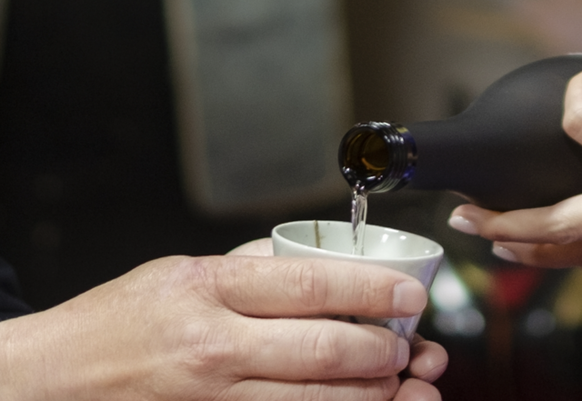 【仕事】令和女子「お酌もお茶出しもやりたく無いのおおおお！！」