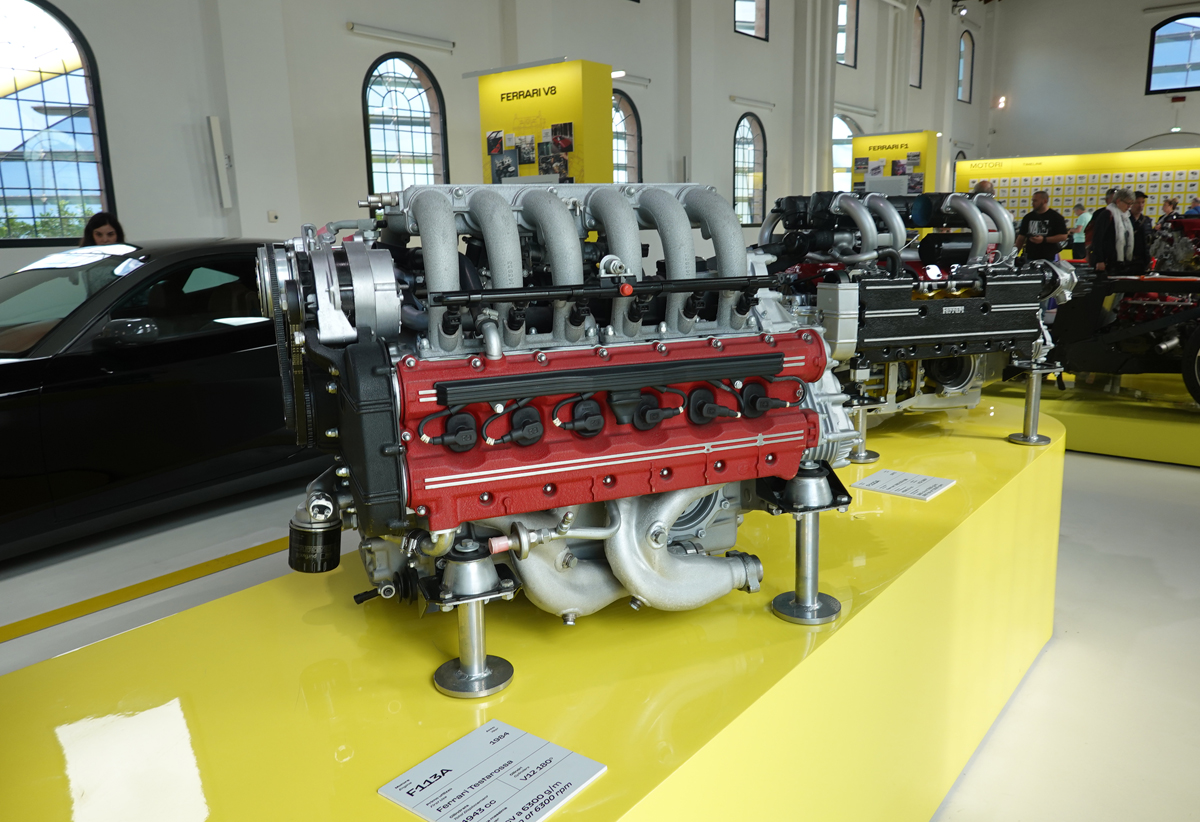 物理法則への挑戦。フェラーリが放つ「上から見て直6×2基をV字型配列」が特許出願。もはやエンジンの概念を覆し別次元の乗り物に