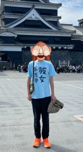 【中国SNS】中国人男性「彼女を見つけたい。日本の女の子はとても可愛い」彼女募集中シャツを着て熊本城周辺を2時間歩き回る