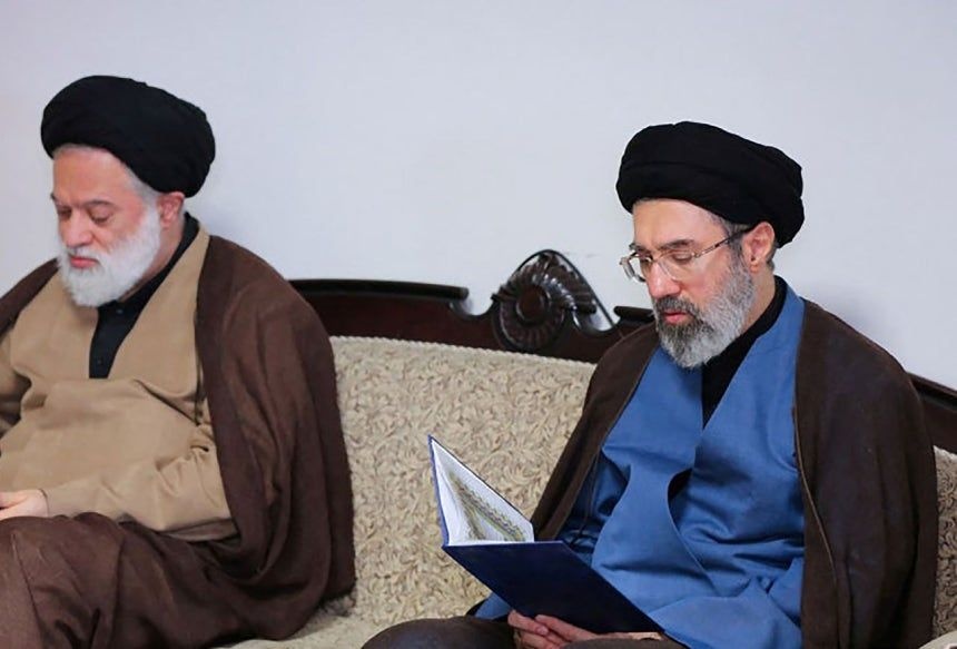 イラン最高指導者にハメネイ氏の次男。独裁国家の香りが漂い始めUSA終わるwww