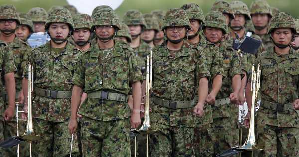 国際法の上では現職の軍人(自衛隊員)が武器を持って大使館に侵入すれば侵略扱いに。中国ドン引き