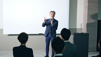 【画像】大学教授、ガチでとんでもない講義を行い大炎上してしまうwww