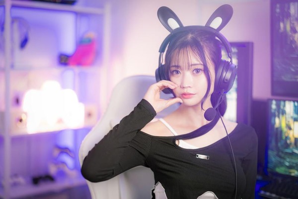 【画像あり】秋葉原のガールズバーにガチでとんでもないバニーさんがいるらしいwww