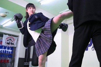 10代女子「男同士の喧嘩ってなんでキ●タマ攻撃しないの？瞬殺できるのに」