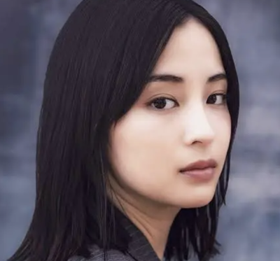 【画像】広瀬すずさん、ランジェリーで見えてしまう