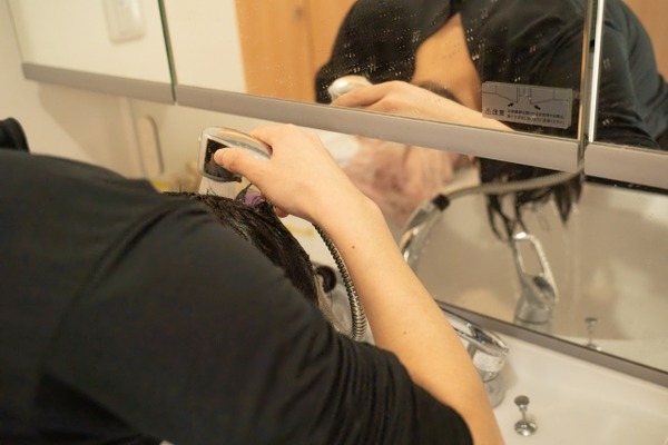 【警告】美容師『下を向いてシャンプーする人、こうなる！』⇒